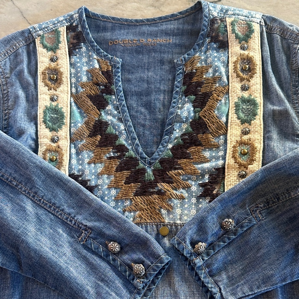 Double D Ranch Embroidered Denim Tunic Top - Picture 4 of 10